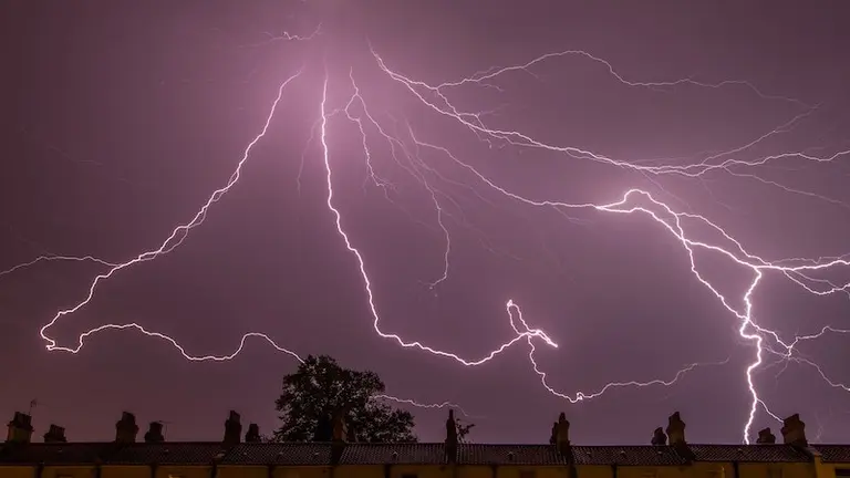 rayo en tormenta