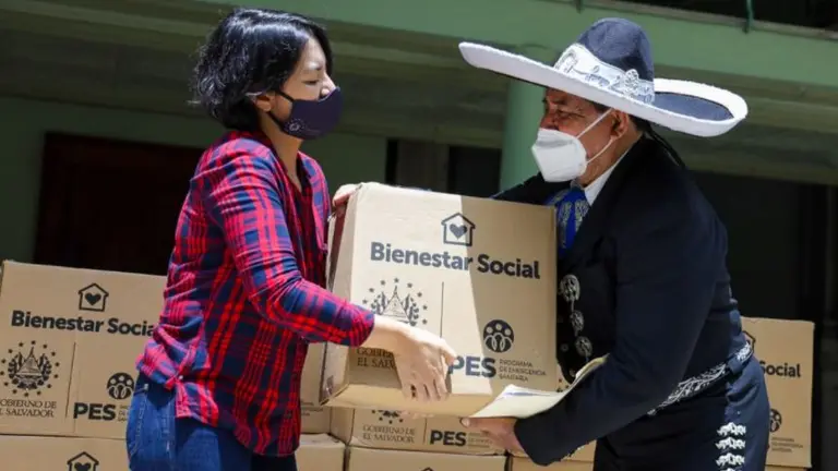 Paquete solidario a artistas