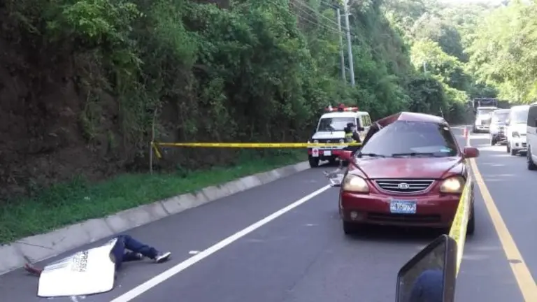 Roca cae encima de hombre
