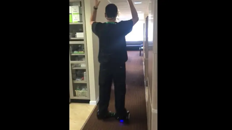 Dentista en patineta