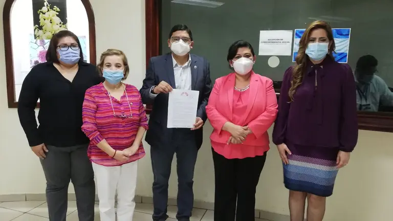 FMLN cabinas en aeropuerto