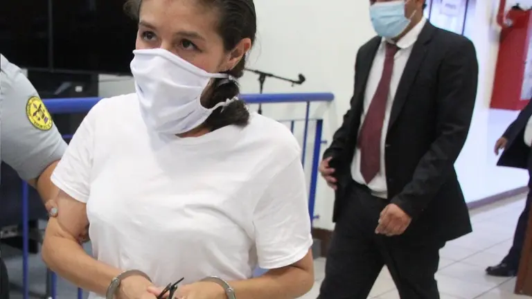 Mujer estafa a 76 personas