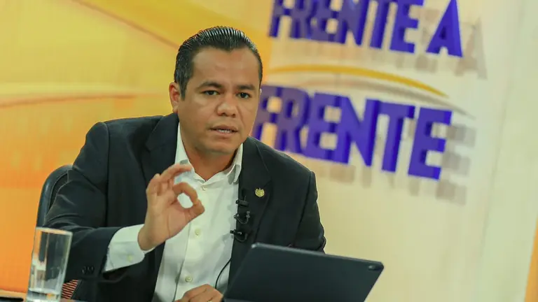 Ministro de Hacienda en Frente a Frente