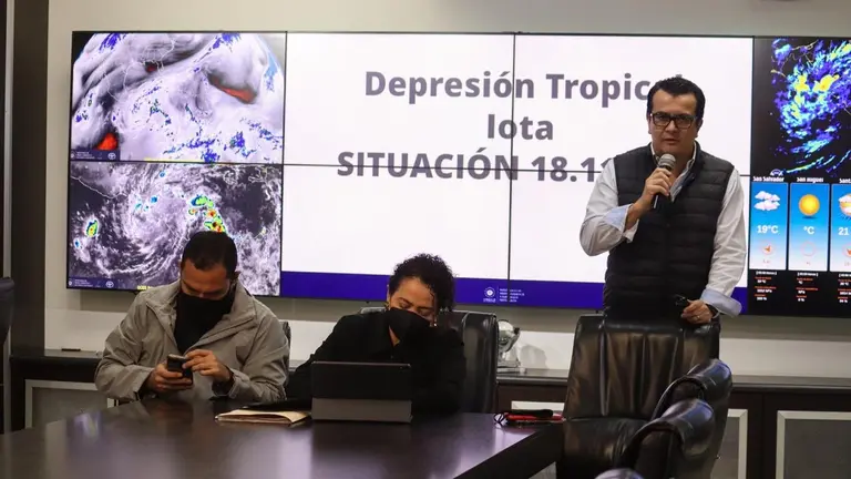 Fernando López en el observatorio del Marn