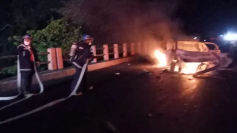 Choca contra puente