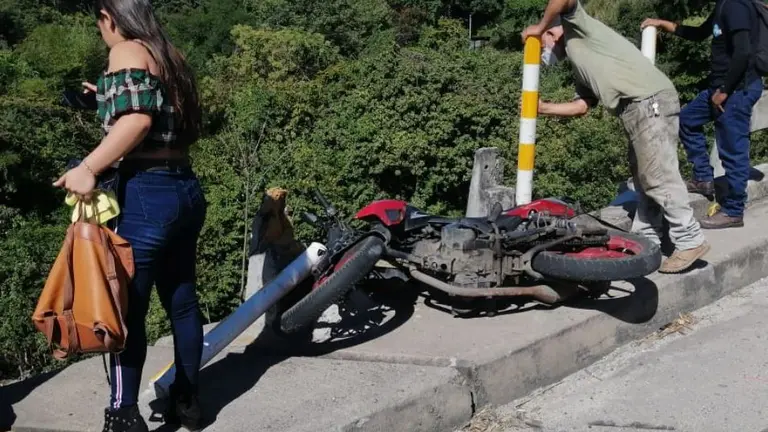 Motociclista fallecido