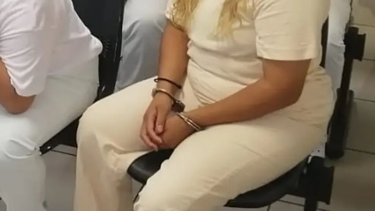 Mujer acusada y en audiencia