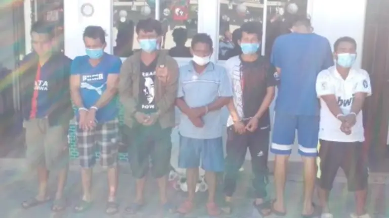 Ordenan la detención contra siete