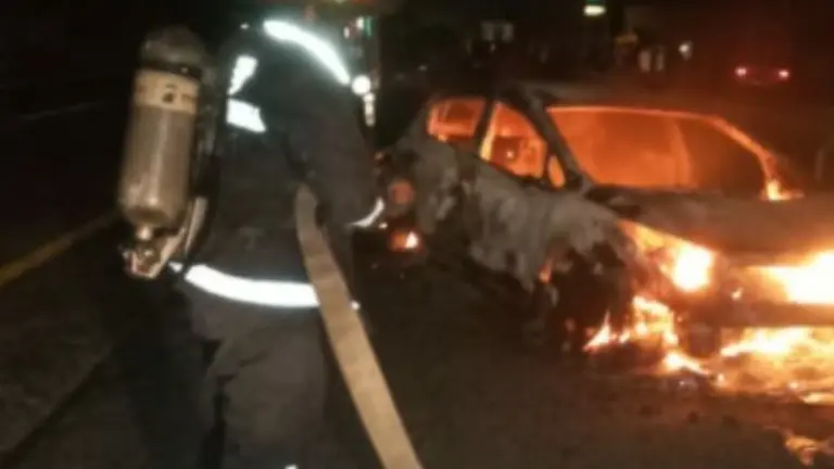 Carro en carrera clandestina