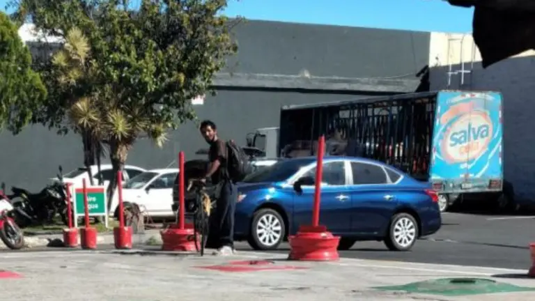 Placas de carro en la Escalón
