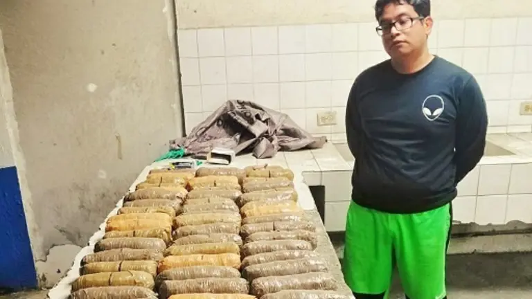 Hombre con droga
