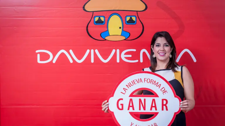 Segunda Premiación Dabuenavida en la Agencia Metrocentro, en San Salvador, el 18 de enero de 2017
Foto Davivienda/Salvador MELENDEZ
