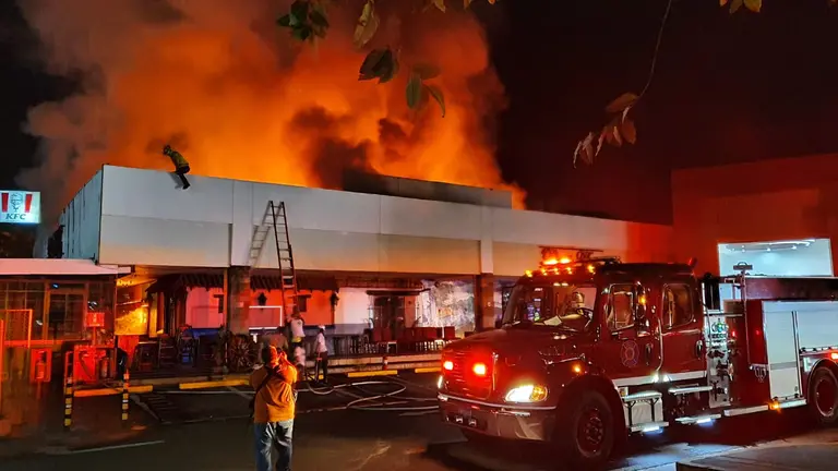 Incendio en Pueblo Viejo