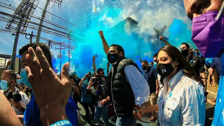 Nuevas Ideas celebrando