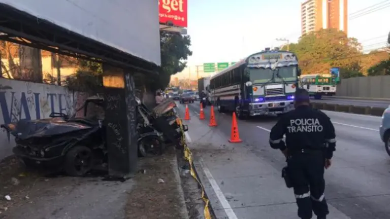 Automovilista muere al chocar