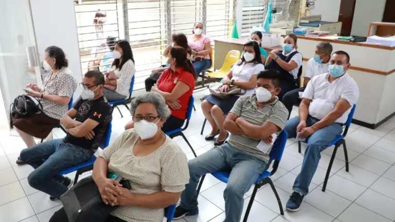 Maestros a vacunarse2