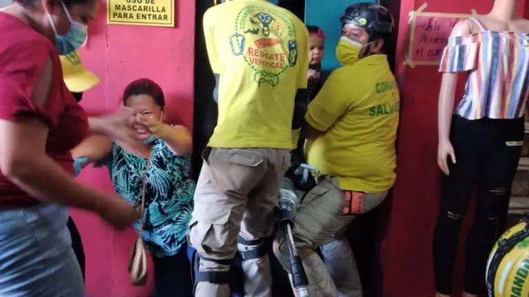 Atrapados en elevador