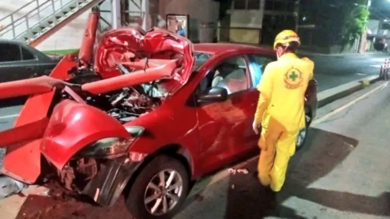 En pasamanos de la 49