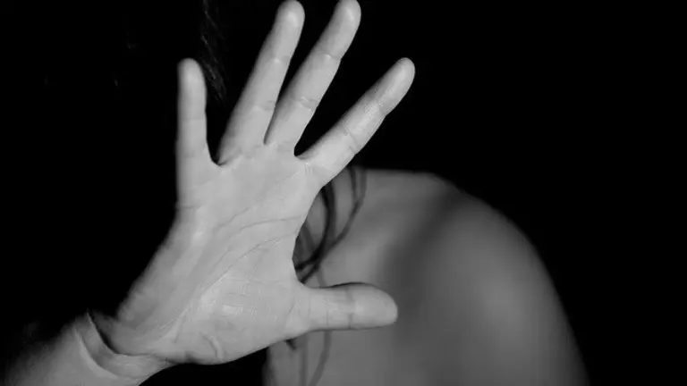 mujer violencia abuso pixabay