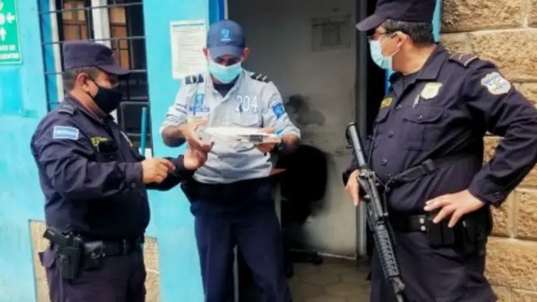 Vigilantes y armas