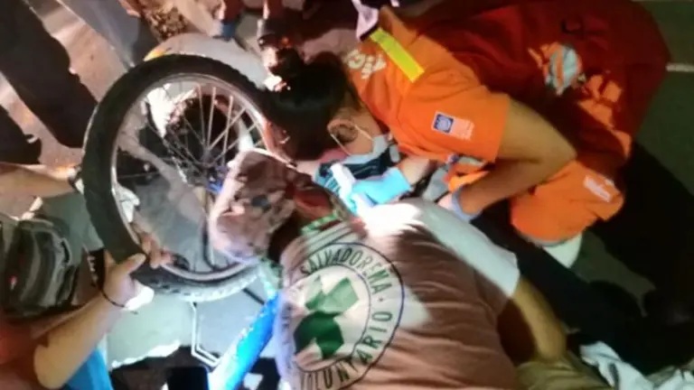 Niño en bicicleta en Mejicanos