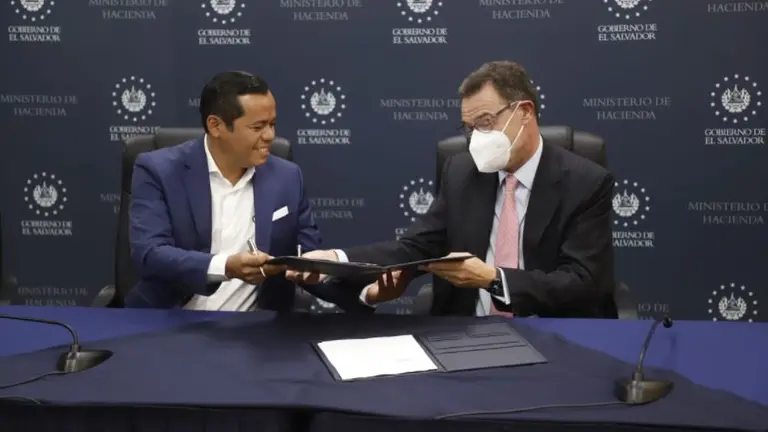 Ministro de Hacienda y representante de Banco Mundial