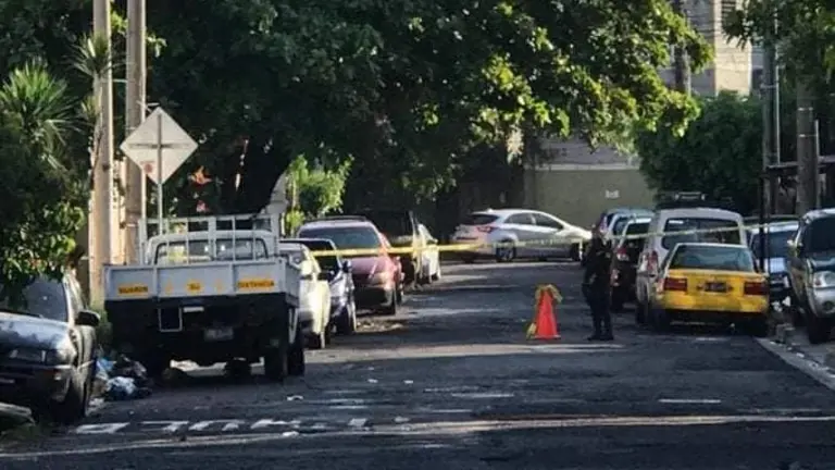 Asalatado y herido de bala