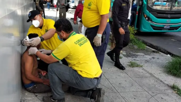 Ladrón es vapuleado en la 23