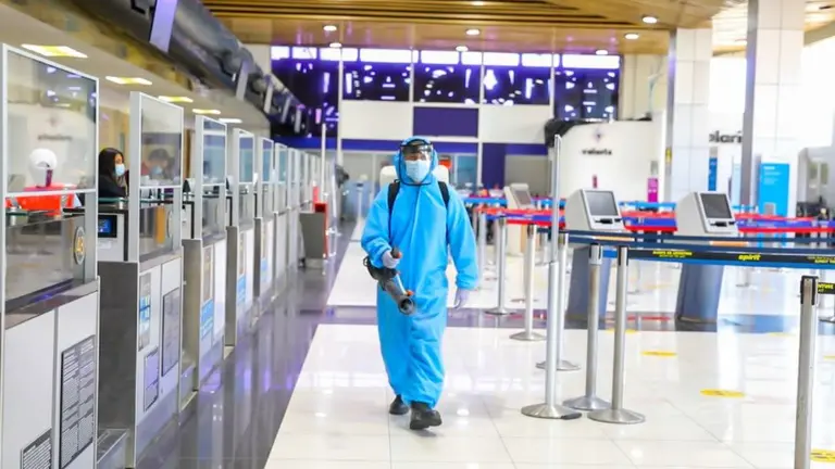 Desinfección en aeropuerto