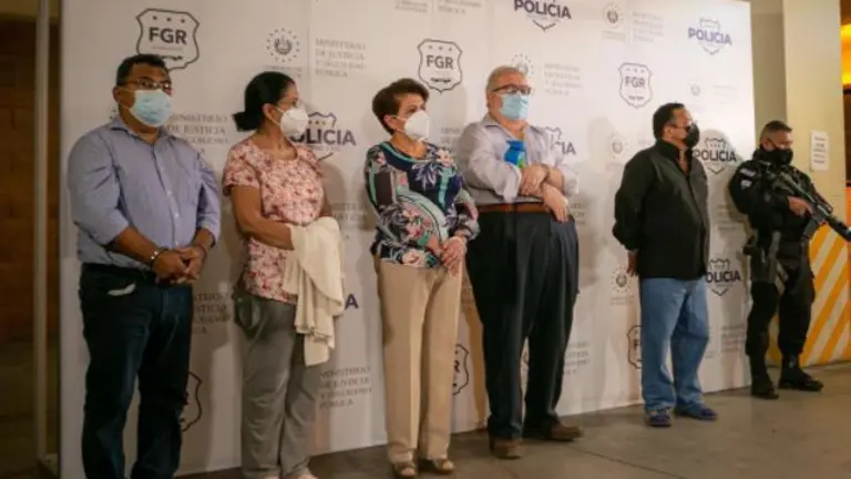 Exfuncionarios del FMLN