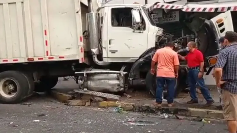 Cuatro empleados heridos