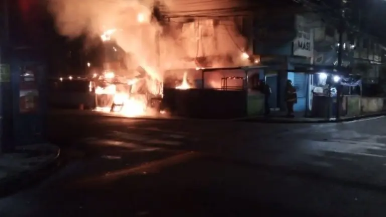 Incendio en casa de empeño