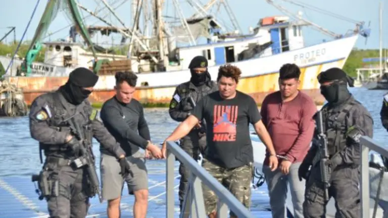 Embarcación con 3 pandilleros