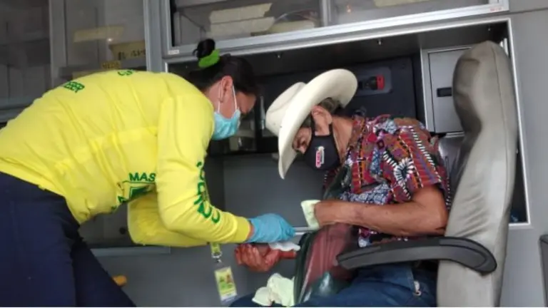 Septuagenario mordido