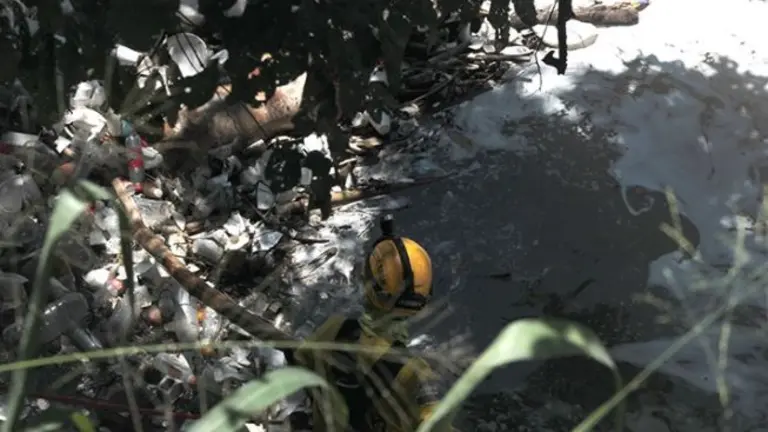 Cuerpo de hombre decapitado