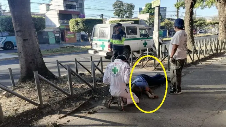 Se tropezó y murió