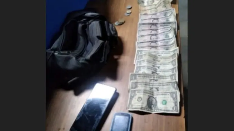 Celulares y dinero abandonados