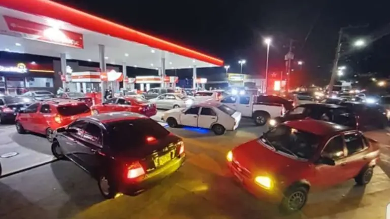 Gasolinera abarrotada