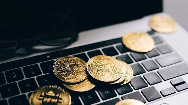 ¿Cómo invertir en Bitcoin? Consejos para empezar desde cero