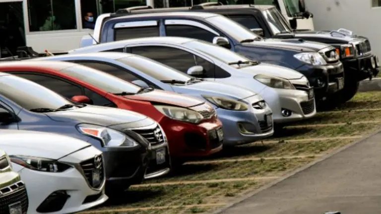 29 vehículos a la Policía