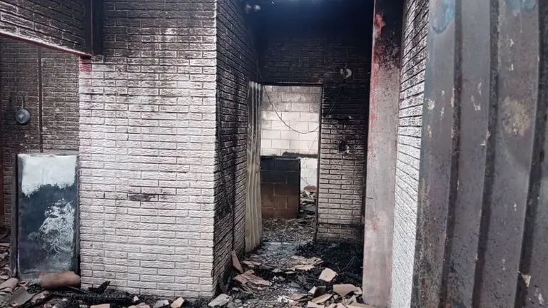 Incendio consume vivienda en Tonacatepeque