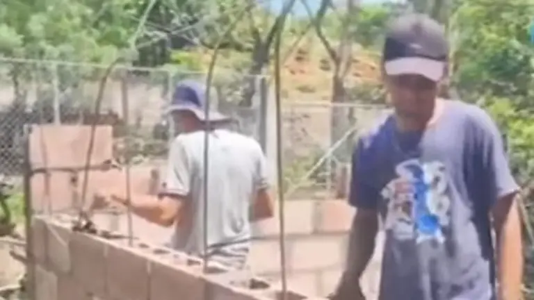 Le construyen casa en La Unión