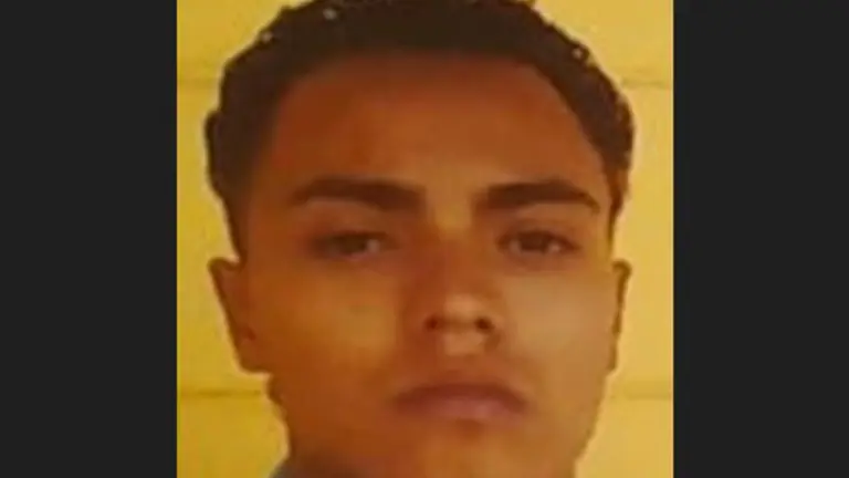 Por intentar matar a tres policías