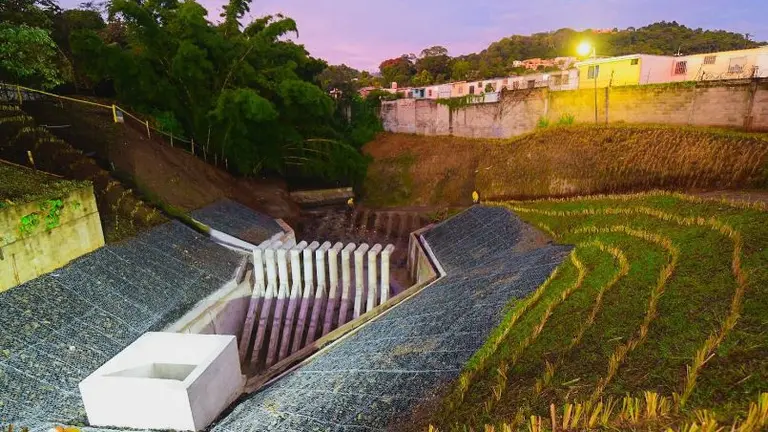 Obras de mitigación en quebrada El Garrobo