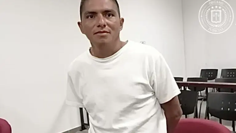 Sentenciado a ocho años de prisión por atacar a policía