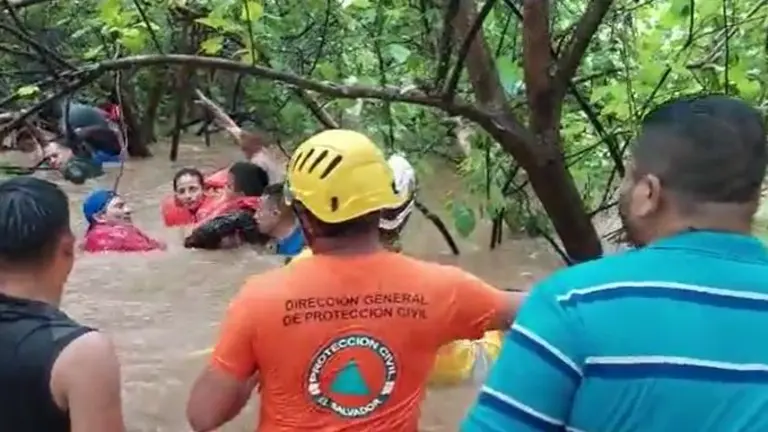 Familia atrapada en San Miguel