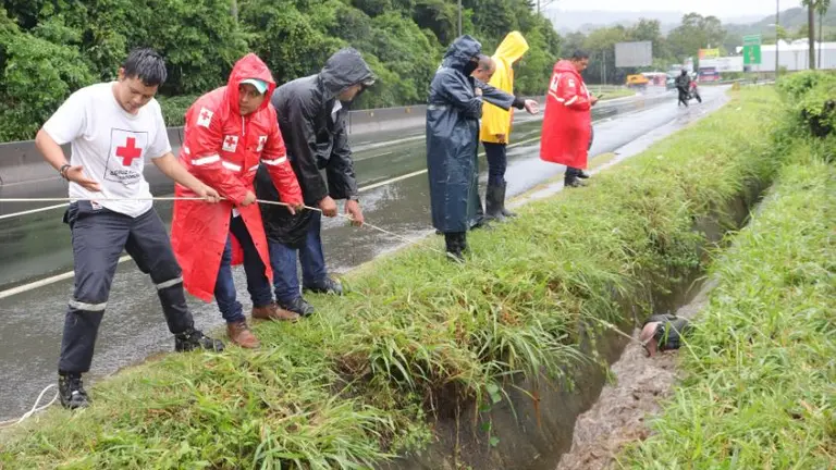 Motociclista muere arrollado en Armenia