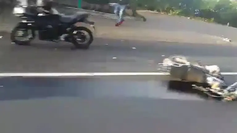 Dos motociclitas muertos en Apaste