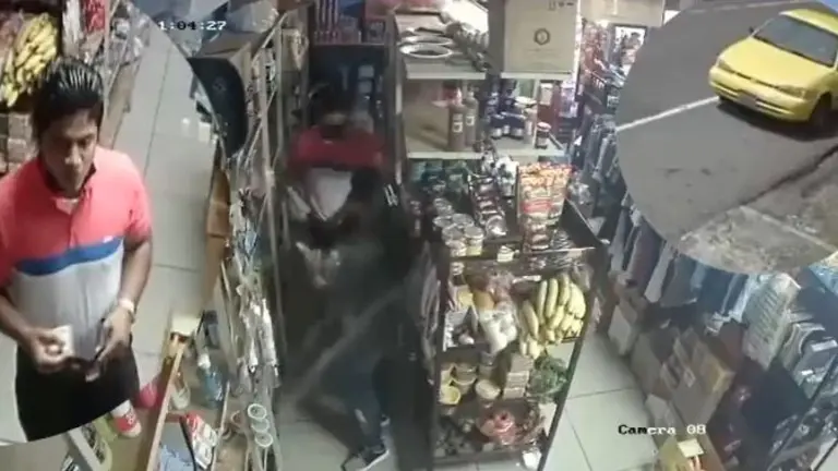 Hurtando productos en negocios del Puerto