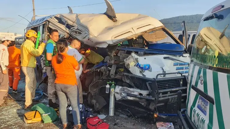 Una fallecida y once lesionados